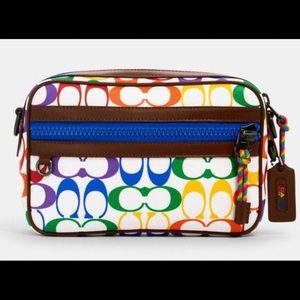 Coach 💝 NWT crossbody/shoulder rainbow